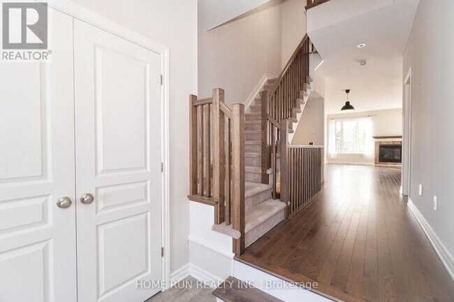 172 Larimar Cir in Ottawa, ON - Building Photo - Building Photo