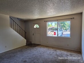 807 Lovers Ln in Vacaville, CA - Building Photo - Building Photo