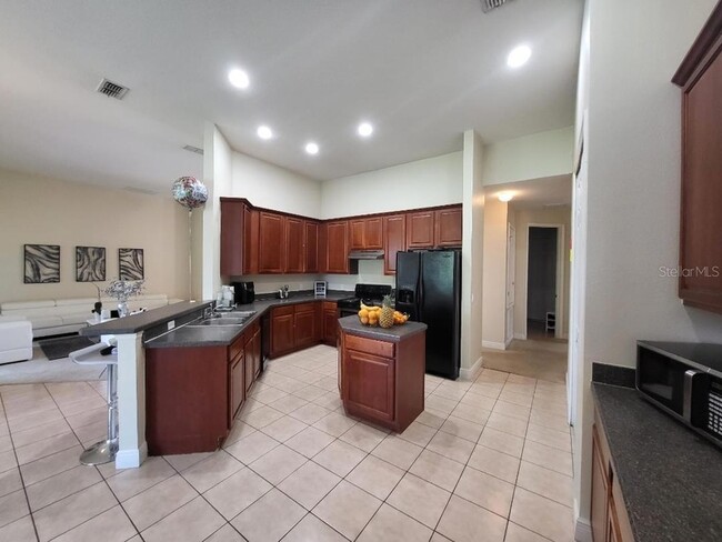 3538 Valleyview Dr, Unit 325 in Kissimmee, FL - Building Photo - Building Photo