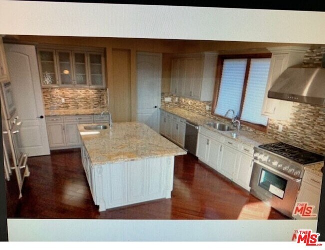 1126 Yale St in Santa Monica, CA - Building Photo - Building Photo