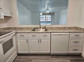 404 NW 68th Ave in Plantation, FL - Building Photo - Building Photo