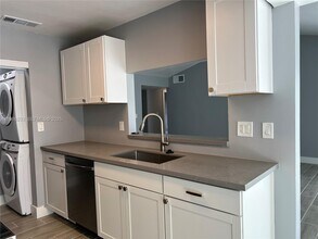 12250 SW 113th Ln in Miami, FL - Foto de edificio - Building Photo