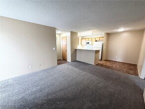 2981 Juniper Hills Blvd, Unit 204 in Las Vegas, NV - Building Photo - Building Photo