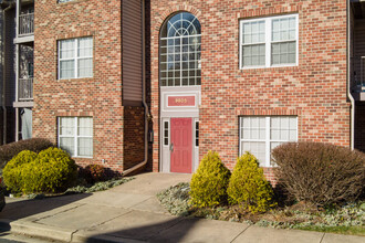 Lakepointe at Town Center Condominiums in Upper Marlboro, MD - Building Photo - Building Photo