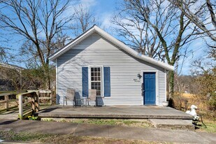 1214 School St in Columbia, TN - Building Photo