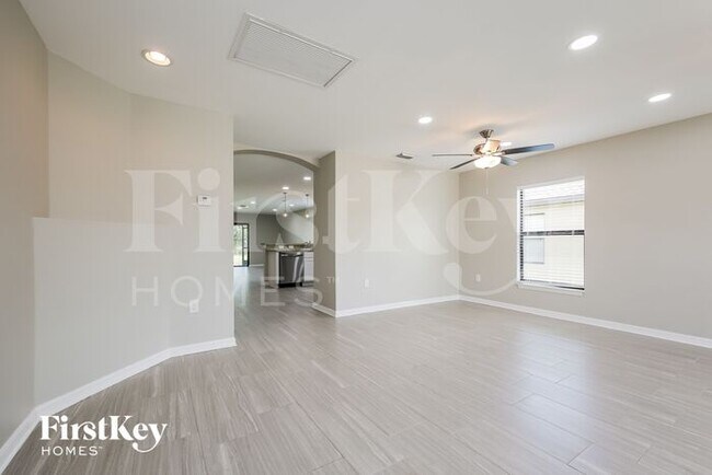 354 Shadow Lakes Dr in Lehigh Acres, FL - Building Photo - Building Photo
