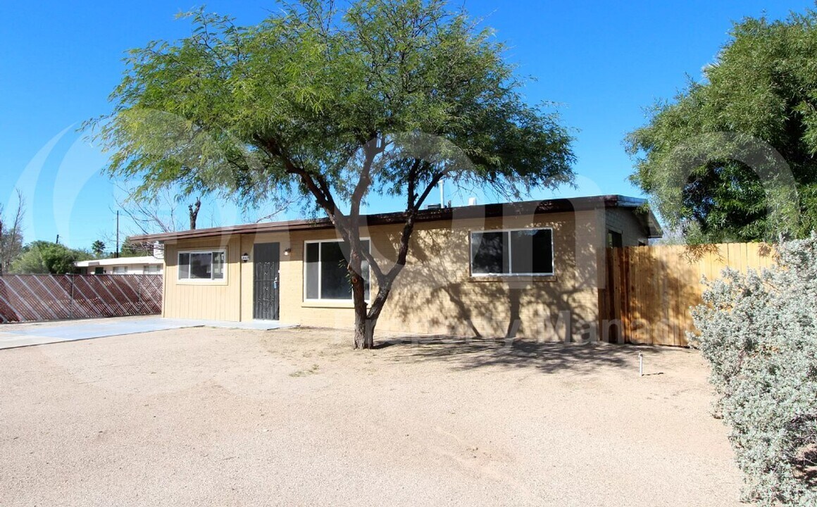 4043 E Deseret Dr in Tucson, AZ - Building Photo