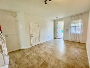 8681 NW 98th Ave in Doral, FL - Building Photo - Building Photo
