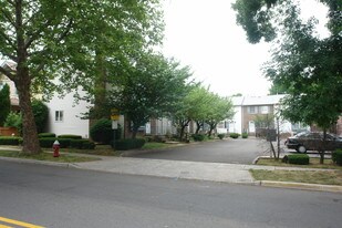 400 W Elizabeth Ave Apartments