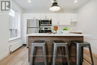 2707 Yonge St in Toronto, ON - Building Photo - Building Photo