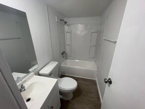 8302 Binkley St in Pensacola, FL - Building Photo - Building Photo