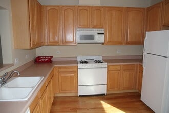 2226 Daybreak Dr in Aurora, IL - Building Photo - Building Photo