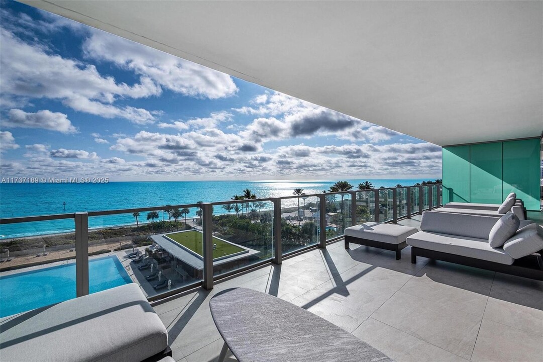 360 Ocean Dr in Key Biscayne, FL - Building Photo