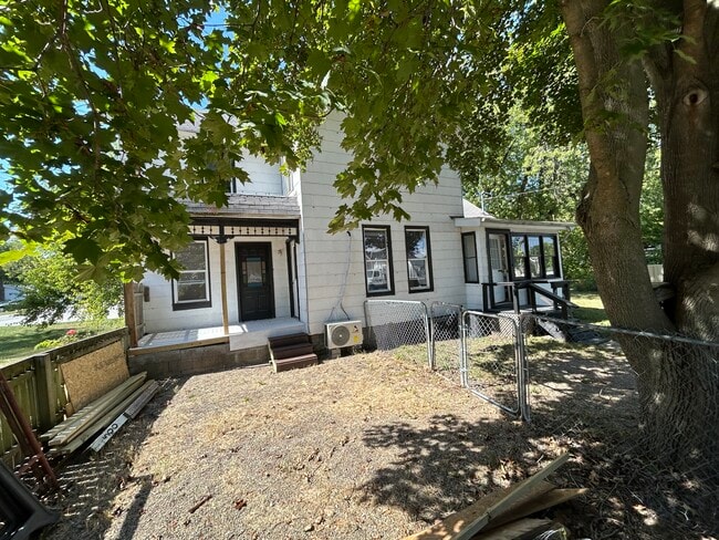 property at 500 W Walnut St