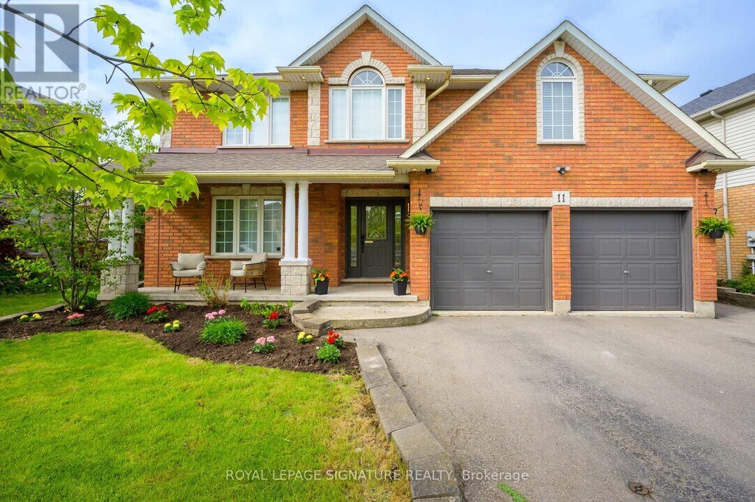 11 Eric Burke Ct in Hamilton, ON - Building Photo