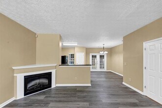 4376 Stone Gate Way in East Point, GA - Foto de edificio - Building Photo