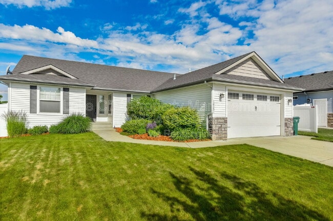 10231 N Zenith St in Hayden, ID - Building Photo - Building Photo