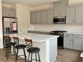 2130 Brighton Dr in Hollister, CA - Building Photo - Building Photo
