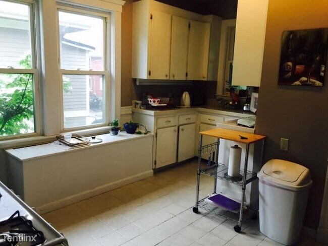 207 Boston Ave-Unit -Apt A in Medford, MA - Building Photo - Building Photo