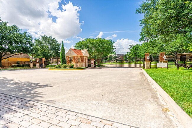 property at 2418 Hendricks Lakes Dr