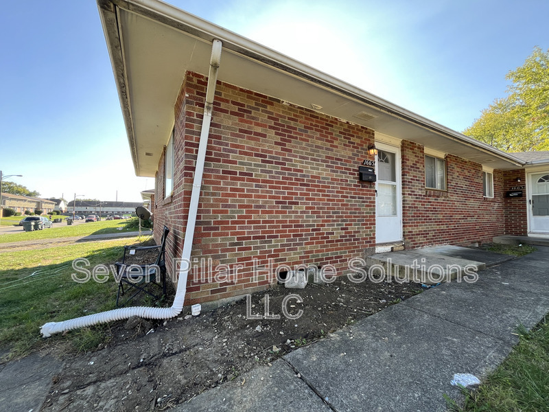 1665 Carstare Dr in Columbus, OH - Building Photo