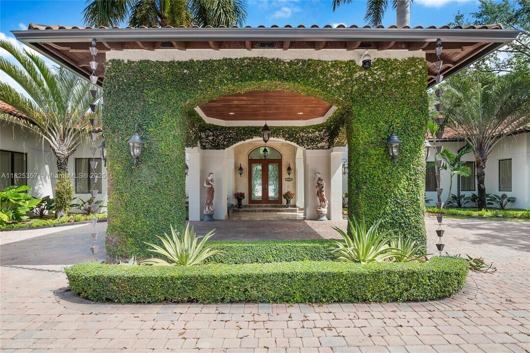 7405 SW 104th St in Miami, FL - Foto de edificio