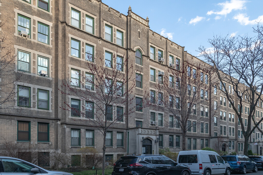 35-21 80th St in Jackson Heights, NY - Building Photo