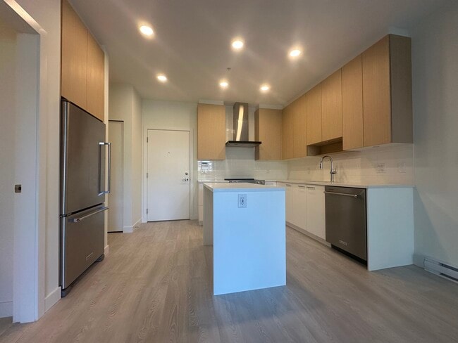 7599 15th St in Burnaby, BC - Building Photo - Building Photo