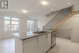 31 Bluebird Ln in Barrie, ON - Building Photo - Building Photo