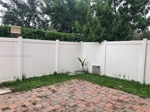 8906 W 35th Way in Hialeah, FL - Building Photo - Building Photo