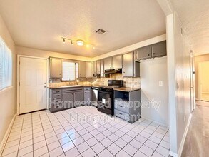 2744 SW 64th St in Oklahoma City, OK - Foto de edificio - Building Photo