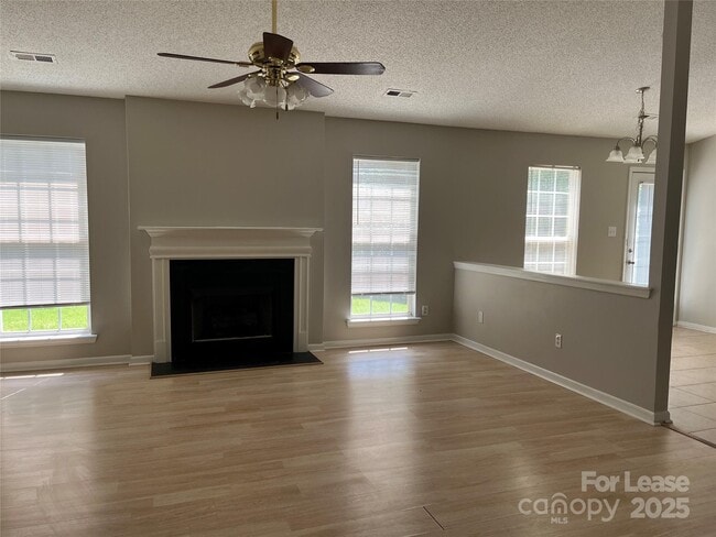 6918 Kentucky Derby Dr in Charlotte, NC - Building Photo - Building Photo