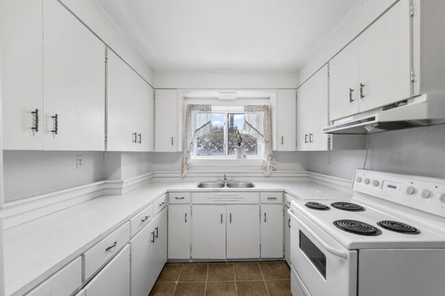 6 Sundial Pl in Conception Bay South, NL - Building Photo - Building Photo