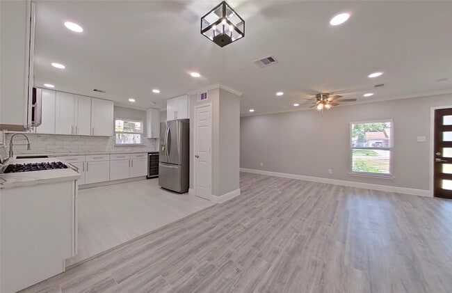 4947 Poinciana Dr in Houston, TX - Building Photo - Building Photo