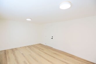 575 Palm Ave in South San Francisco, CA - Building Photo - Building Photo