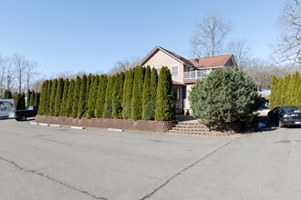B&B Lounge in Catskill, NY - Foto de edificio - Building Photo