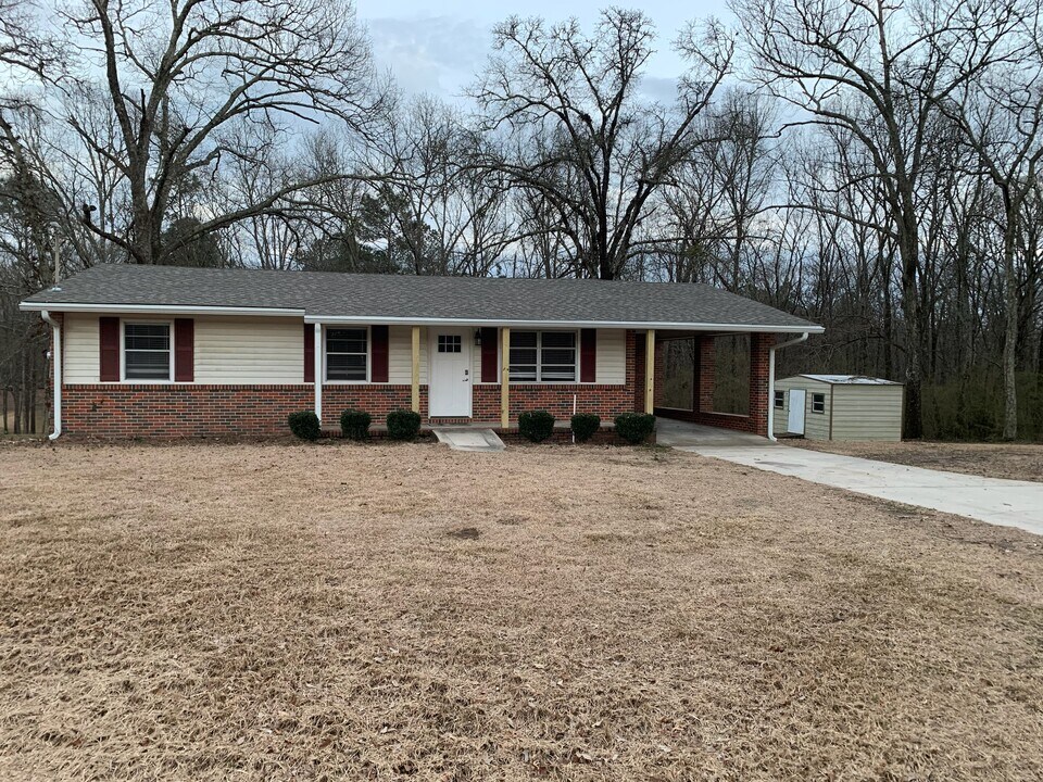 888 Tommy Robinson Rd in Jasper, AL - Foto de edificio