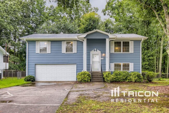 3520 Rockfort Dr in College Park, GA - Foto de edificio - Building Photo