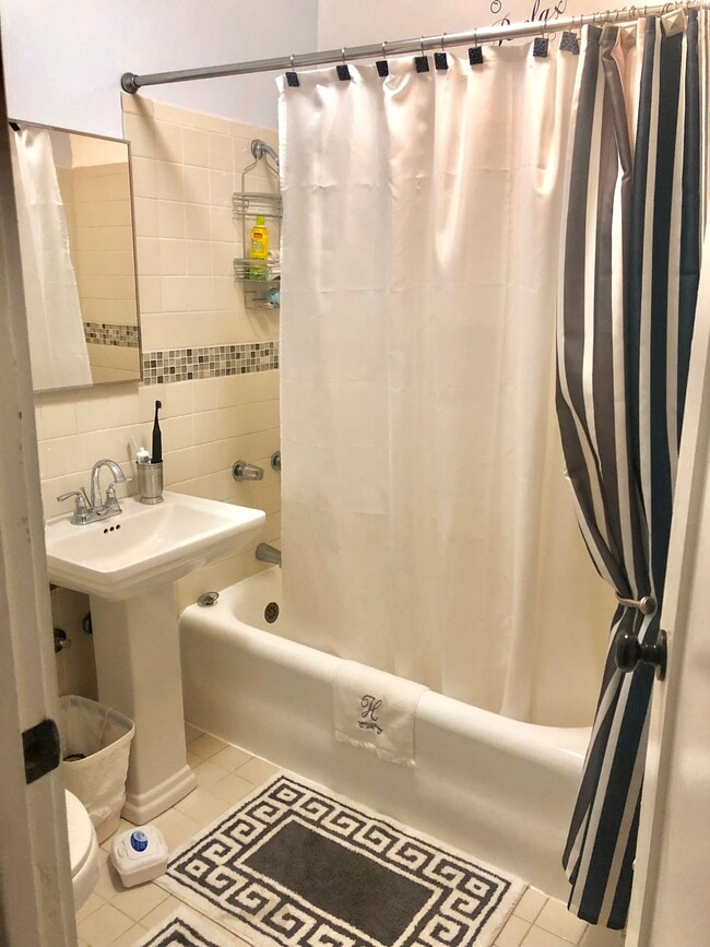 5843 Haas Ave, Unit 5843 in Los Angeles, CA - Building Photo - Building Photo