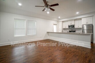 423 W Walker St in Denison, TX - Building Photo - Building Photo