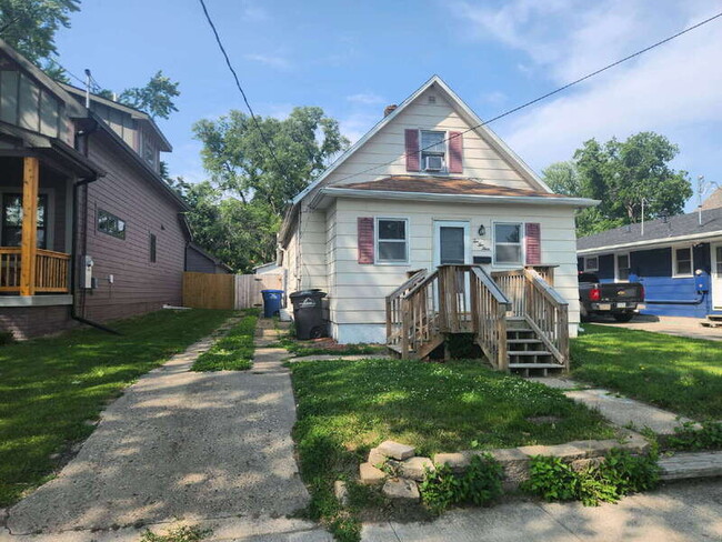 224 E Jackson Ave in Des Moines, IA - Building Photo - Building Photo