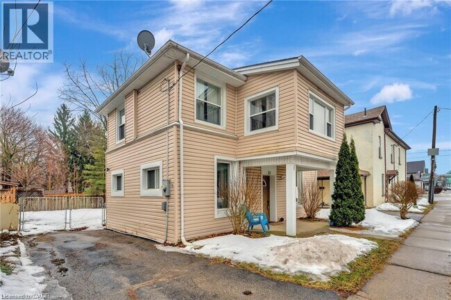 23 Palace St in Brantford, ON - Building Photo - Building Photo