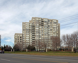 7 Townsgate Dr in Vaughan, ON - Building Photo - Building Photo