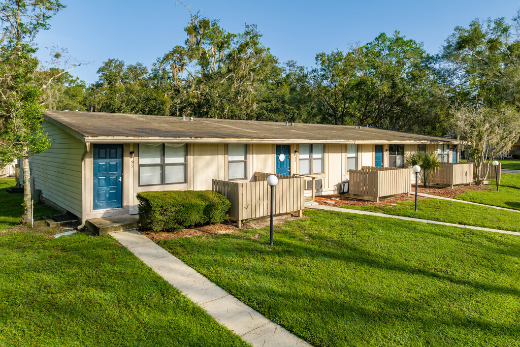 Candlelight Apartments in Brooksville, FL | ApartmentHomeLiving.com