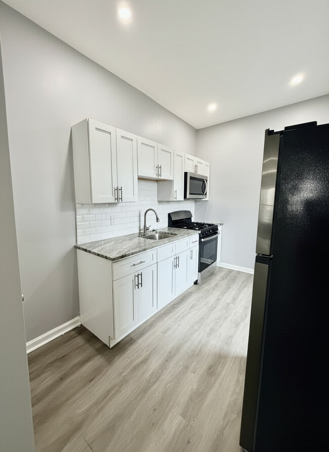 3957 Ogden St in Philadelphia, PA - Building Photo - Building Photo