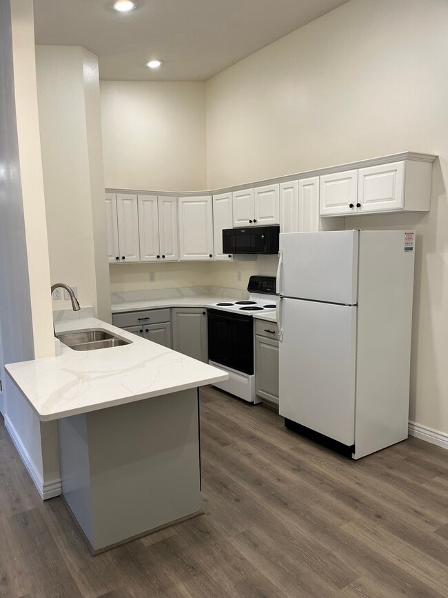 1541 N Riverside Ave, Unit 22
