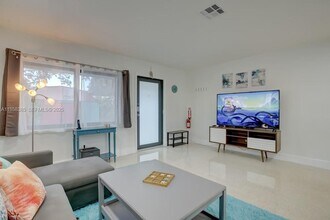 1700 SW 20th St in Fort Lauderdale, FL - Building Photo - Building Photo