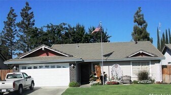 6225 Colony Park Dr in Riverbank, CA - Building Photo