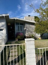 17249 Flanders St in Los Angeles, CA - Foto de edificio - Building Photo