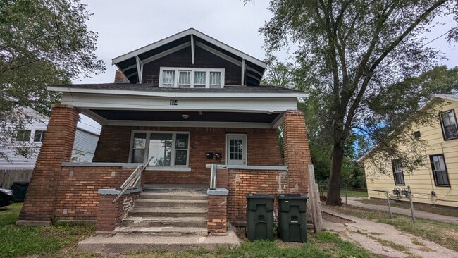 property at 174 E Isabella Ave